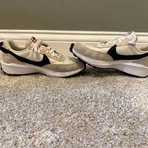 Nike women’s Waffle Debut